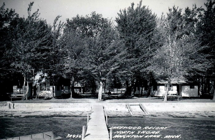 Foughts Resort (Lakewoods Resort) - Vintage Postcard